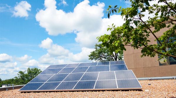 Les bénéfices des panneaux photovoltaïques pour l'industrie pharmaceutique